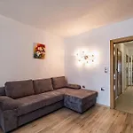 Deluxe With 2 Bedroom In Center וארנה
