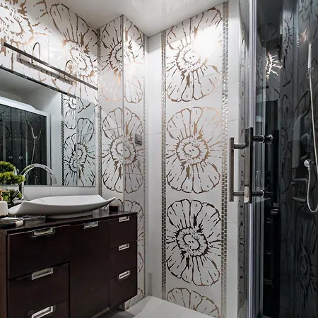 Deluxe With 2 Bedroom In Center דירה *