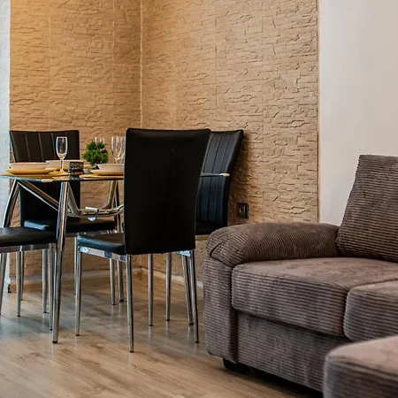 Deluxe With 2 Bedroom In Center