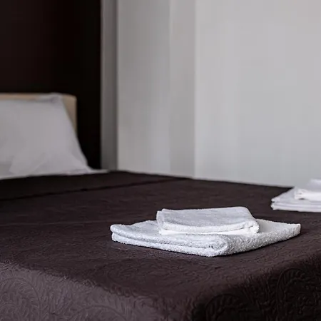 Deluxe With 2 Bedroom In Center דירה וארנה