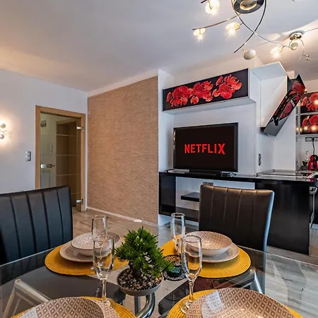 Deluxe With 2 Bedroom In Center וארנה