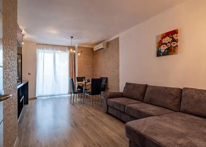 Deluxe With 2 Bedroom In Center Lägenhet Varna