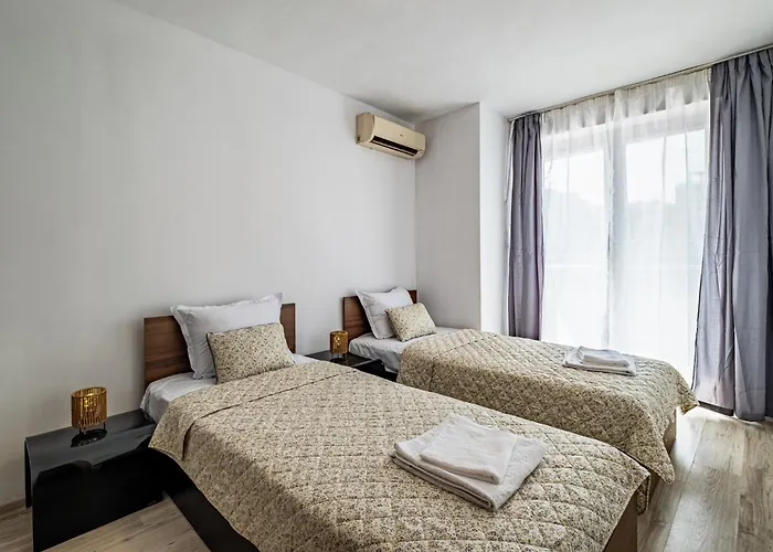 Lägenhet Deluxe With 2 Bedroom In Center *