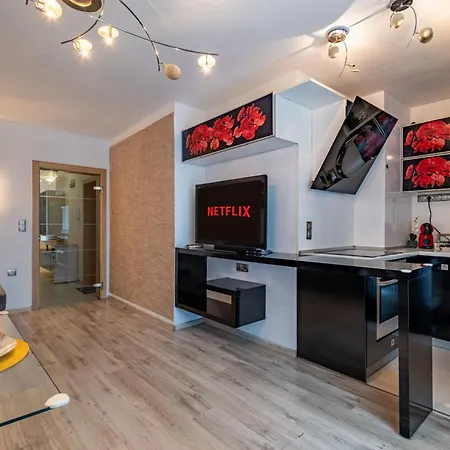 Apartment Deluxe With 2 Bedroom In Center Varna