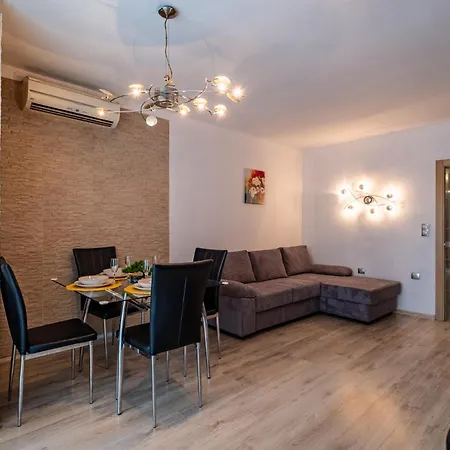 Deluxe With 2 Bedroom In Center Varna