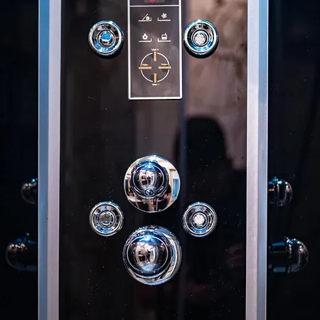 Deluxe With 2 Bedroom In Center Apartment *