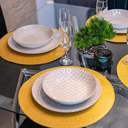 Deluxe With 2 Bedroom In Center *