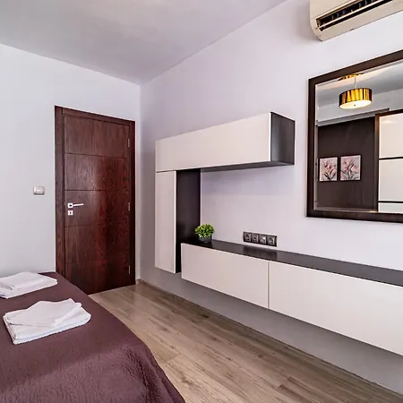 Appartement Deluxe With 2 Bedroom In Center Varna