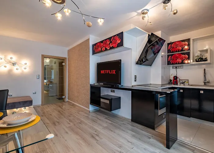 Apartment Deluxe With 2 Bedroom In Center Varna