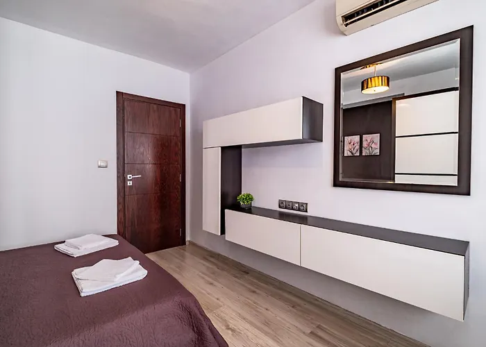 Apartment Deluxe With 2 Bedroom In Center Varna